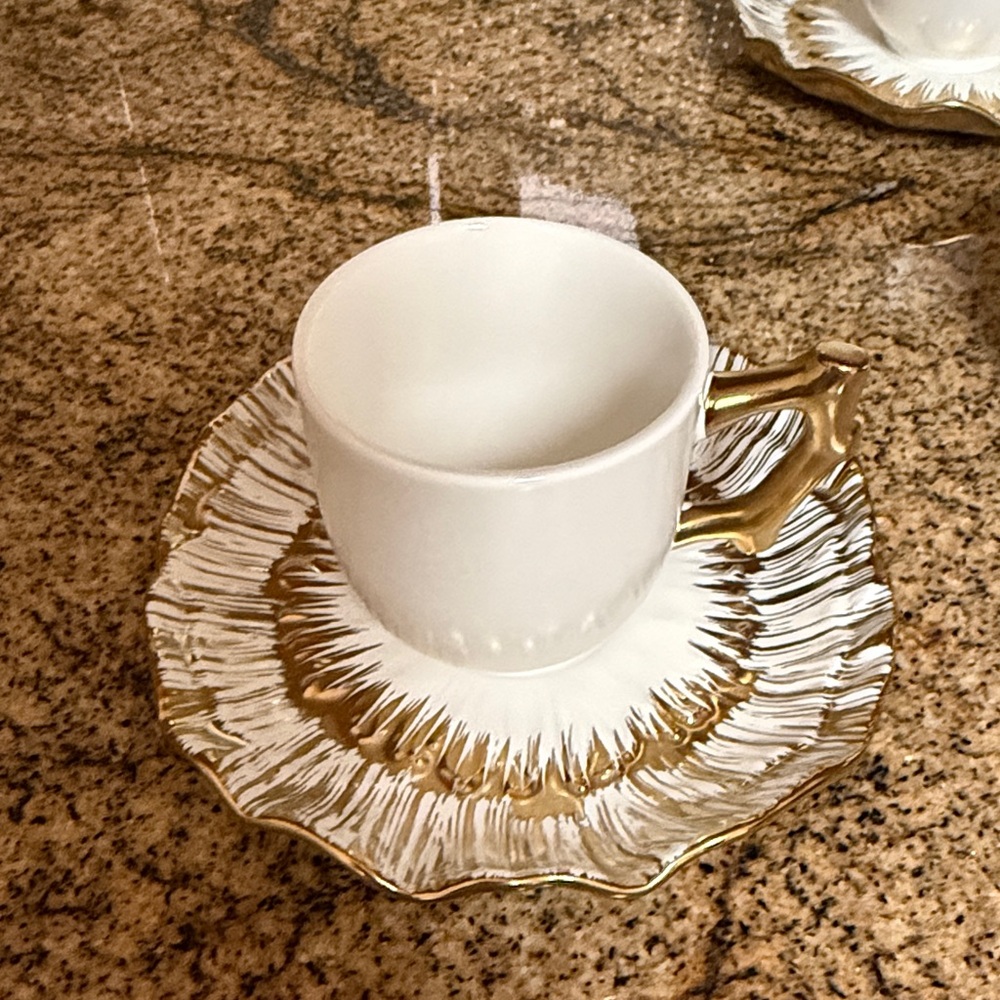 Michael Aram Anemone White & Gold 7 pc Teacup set and Elegant Pearl Handbag - Picture 4 of 8